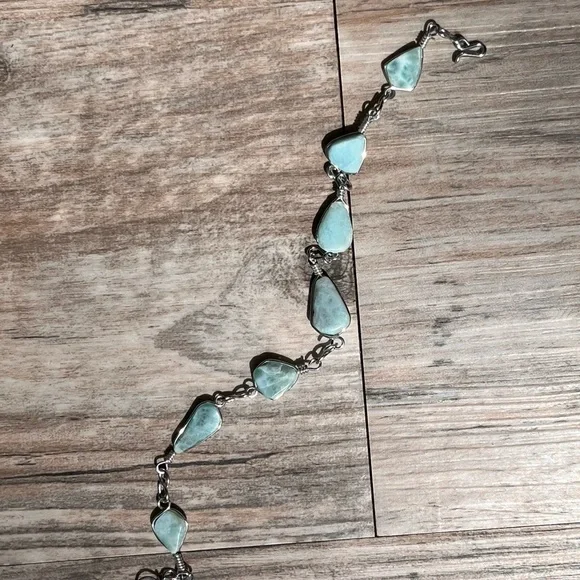 Elegant Silver and Blue Stone bracelet. - Picture 3 of 4